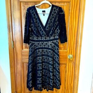 Black Lace V‑Neck Midi Dress with Three‑Quarter Sleeves